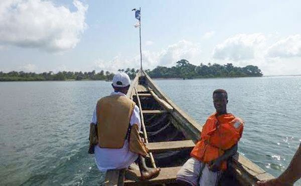 Approaching the island on the Gladi-Gladi